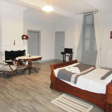Villars-en-pons Sleeps 14 Pool Wifi * Villars-en-Pons