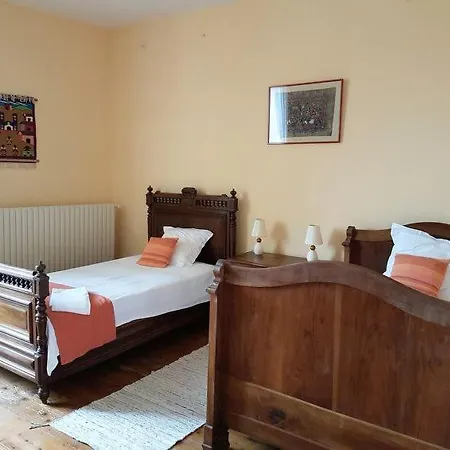 Дом отдыха Villars-en-pons Sleeps 14 Pool Wifi Villars-en-Pons