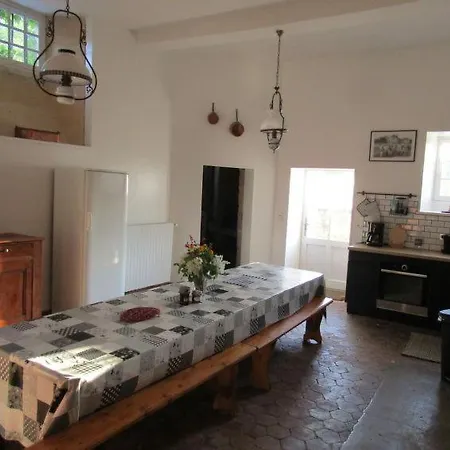 Дом отдыха Villars-en-pons Sleeps 14 Pool Wifi Villars-en-Pons